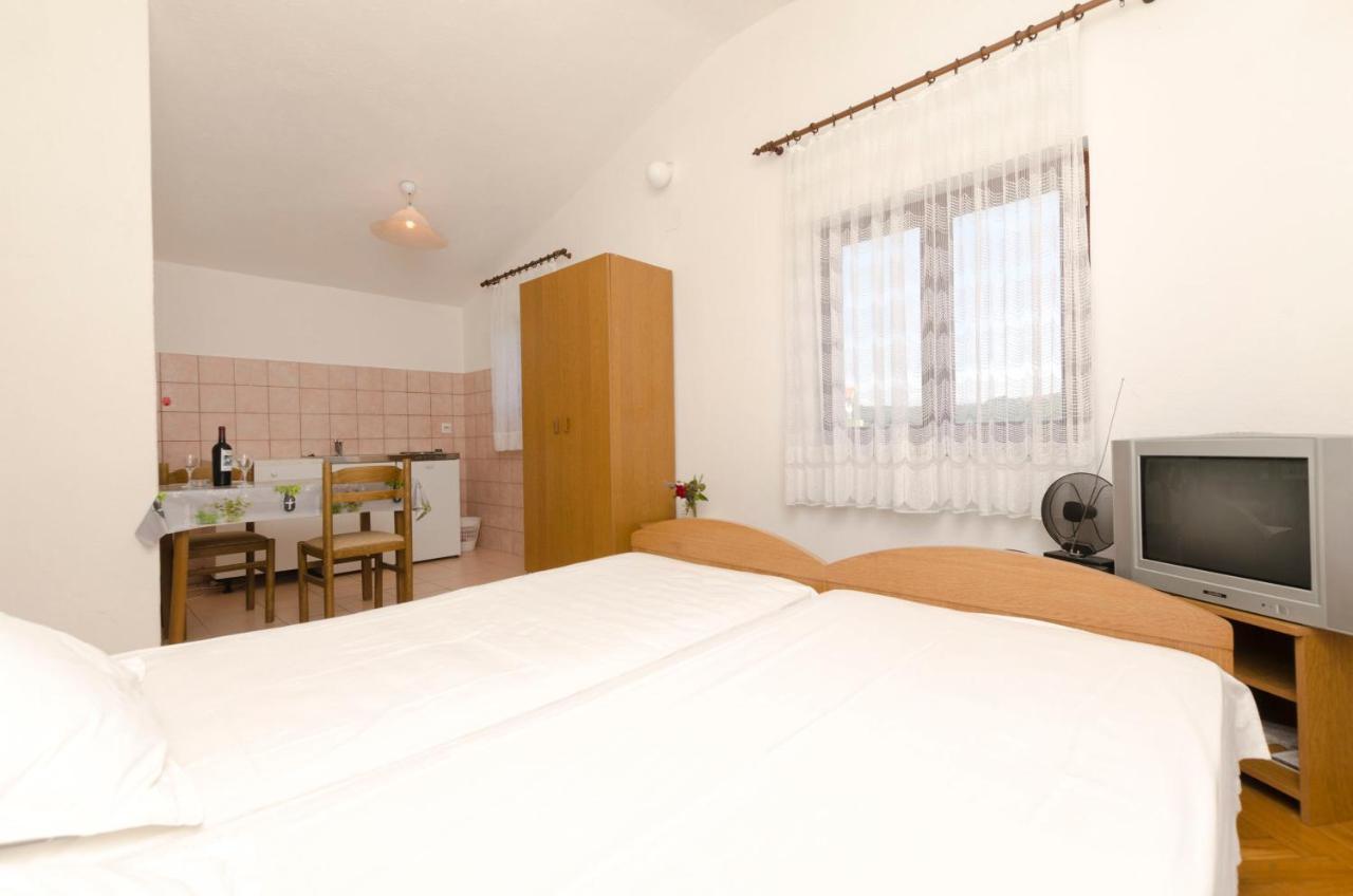 Apartments Mirko Trogir Exterior photo